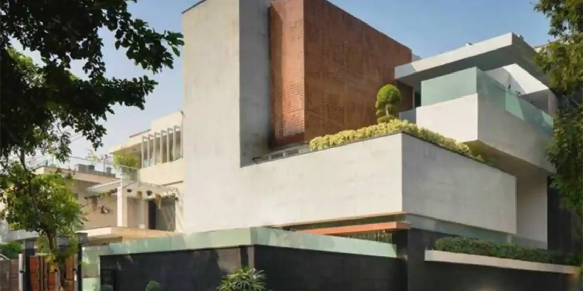 Virat Kohli's Houses in Delhi and Gurgaon: Check out the details of the Extravagance of Virat Kohli!!